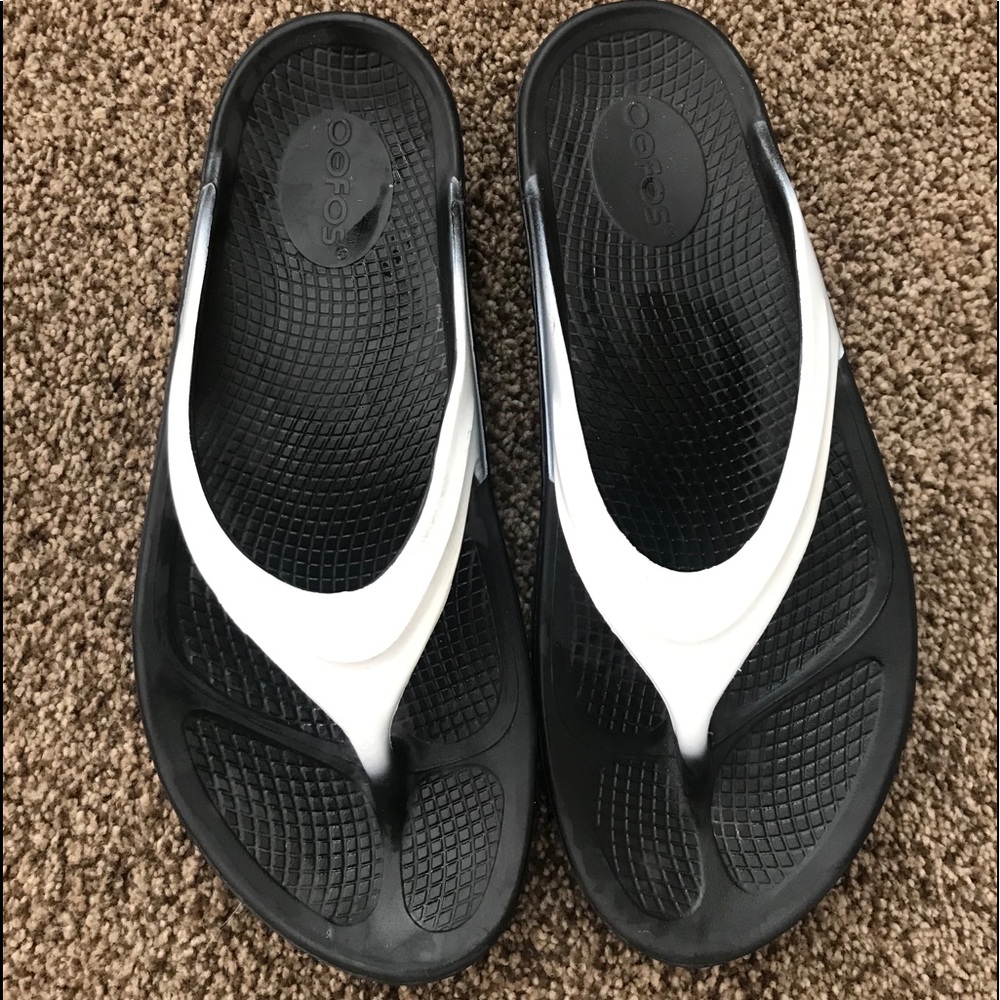 OOFOS SANDALS